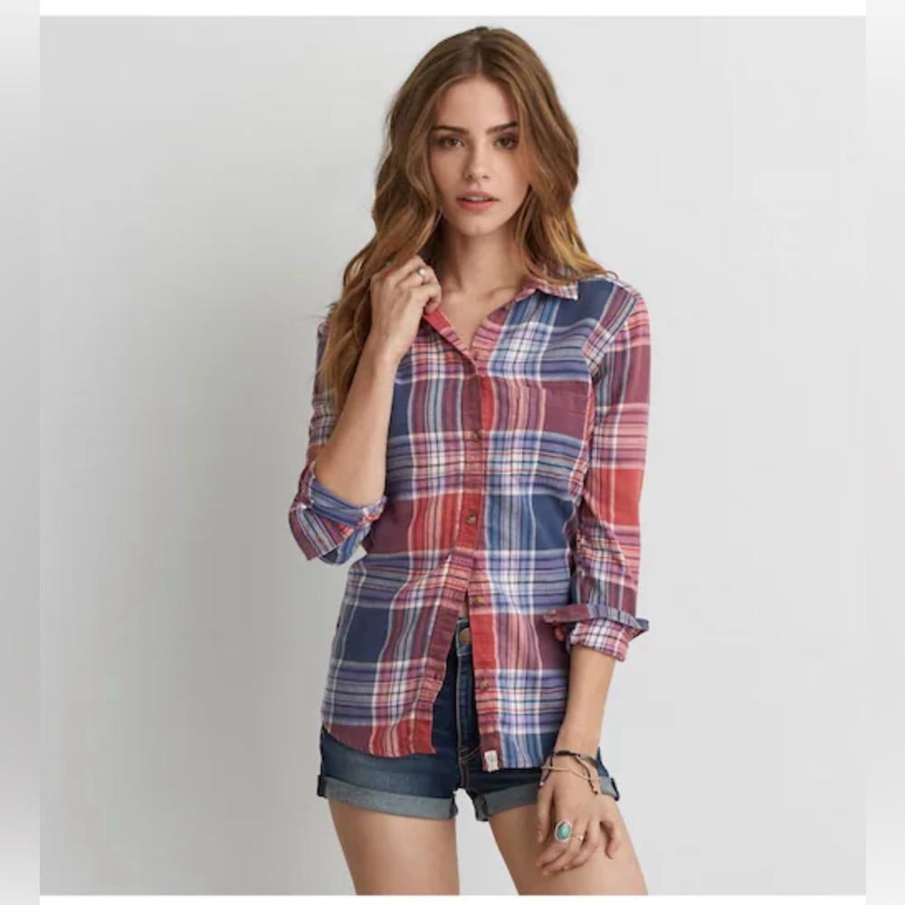 American Eagle Outfitters Red and Blue Plaid Button-Down Shirt boyfriend fit